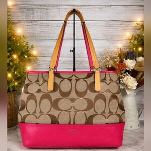 Coach Hamptons Coleen Hand Shoulder Bag Tan and Coral Pink Signature Tote‎